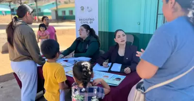 Acerca gobierno de Claudia Agat�n a residentes de Ca��n Buenavista programas de 