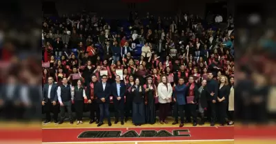Ceremonia de graduaci�n de primera generaci�n de Preparatoria Abierta