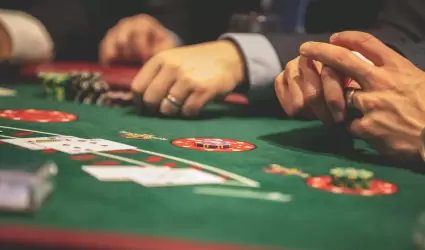 P�ker trasciende casinos, mientras blackjack solo funciona dentro de ellos.