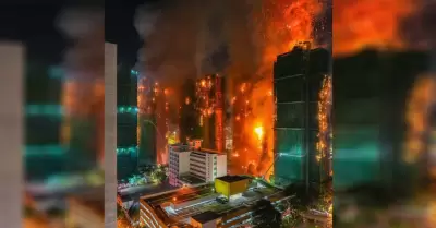Incendio en complejo habitacional de Hong Kong dej� al menos 36 personas sin vid