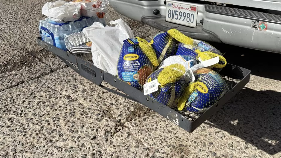 Activistas migrantes comparten cena de "Acci�n de Gracias" a deportados