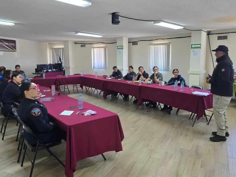 Capacitaci�n a bomberas sobre pacientes contaminados con materiales peligrosos