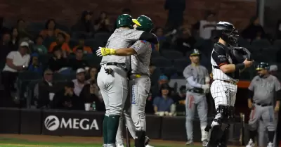 Ca�eros blanquea a Naranjeros 7-0