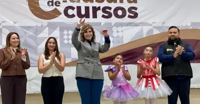 Se grad�an a m�s de mil 600 tijuanenses de los Centros DIF Pilares