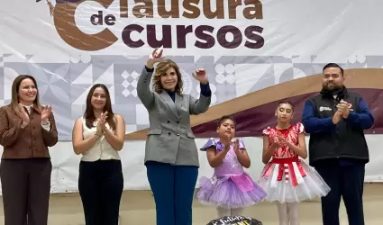 Se grad�an a m�s de mil 600 tijuanenses de los Centros DIF Pilares
