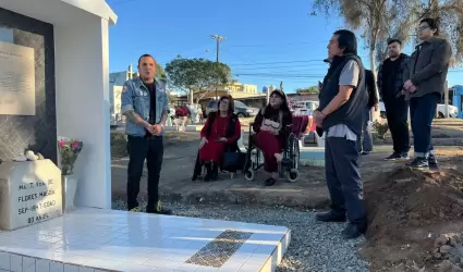 Honran memoria de Mar�a Talavera Brouss� en pante�n municipal