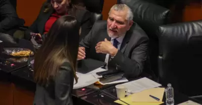 Ad�n Augusto L�pez en sesi�n del Senado