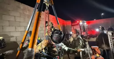 Rescatan a joven que cay� a pozo de agua