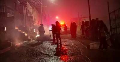 Incendio en Ca��n de la Raza deja tres viviendas con da�os totales