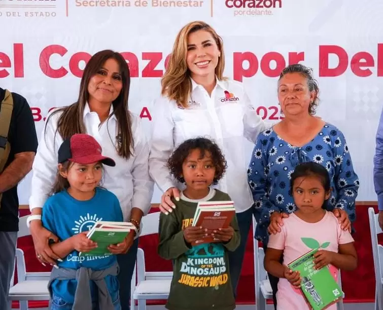 Gobernadora Marina del Pilar "5 libros por a�o"