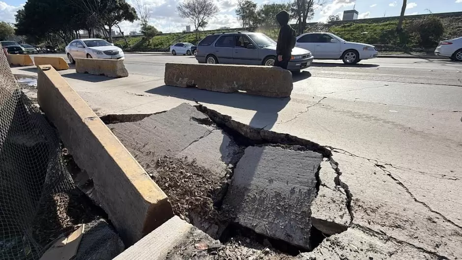 Nuevo socav�n obliga al cierre parcial de la V�a R�pida Oriente