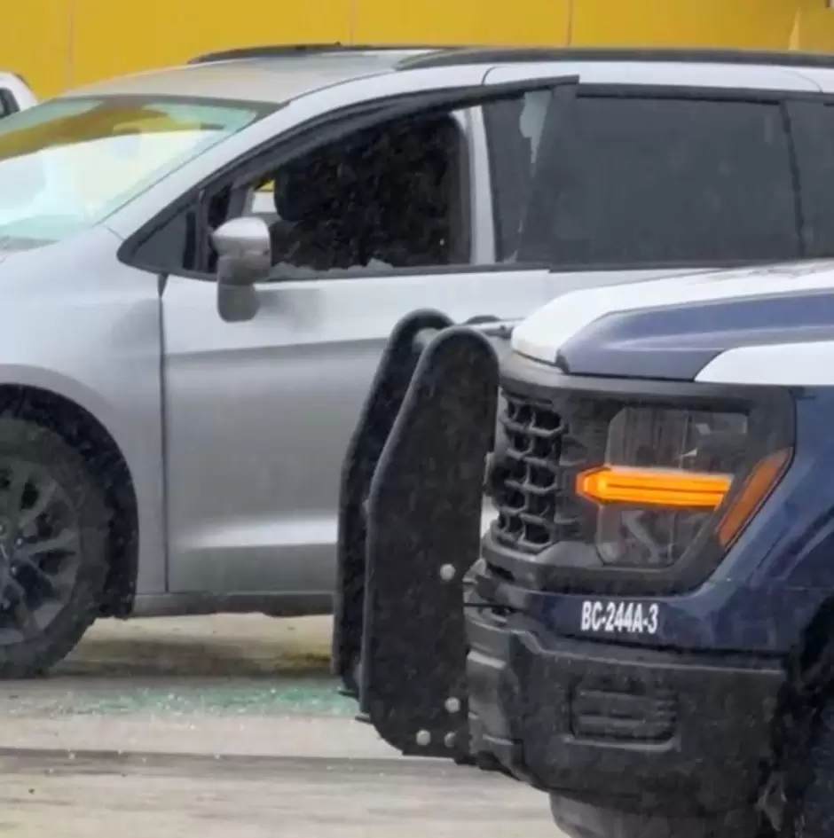 Ataque armado deja un hombre herido en estacionamiento de hotel en el bulevar El Refugio