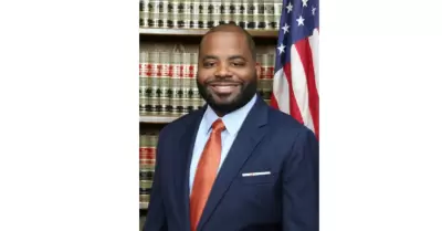 Damon M. Brown como Asesor Jur�dico del Condado
