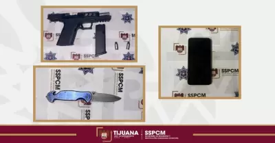 Arma, cuchillo, telefono