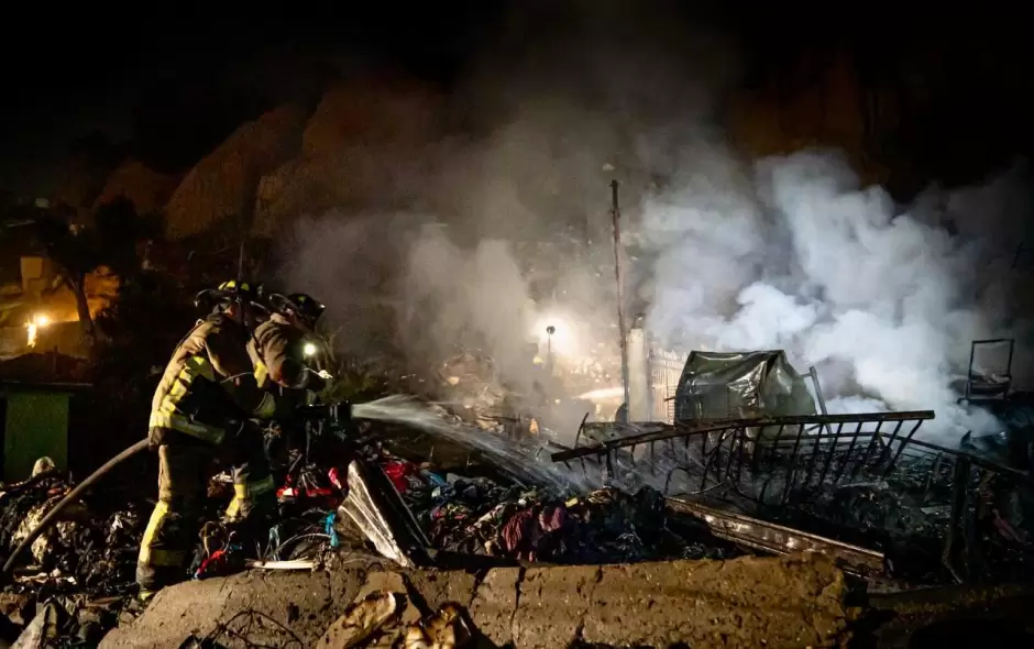 Atiende Ismael Burgue�o a familias afectadas por incendio en Rancho Las Flores