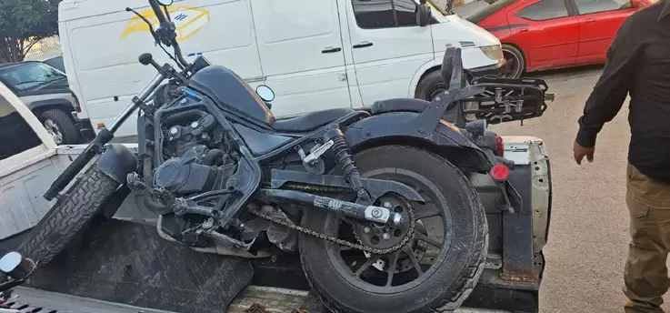 Fiscal�a recupera dos veh�culos con reporte de robo y asegura dos m�s durante cateos en Tijuana