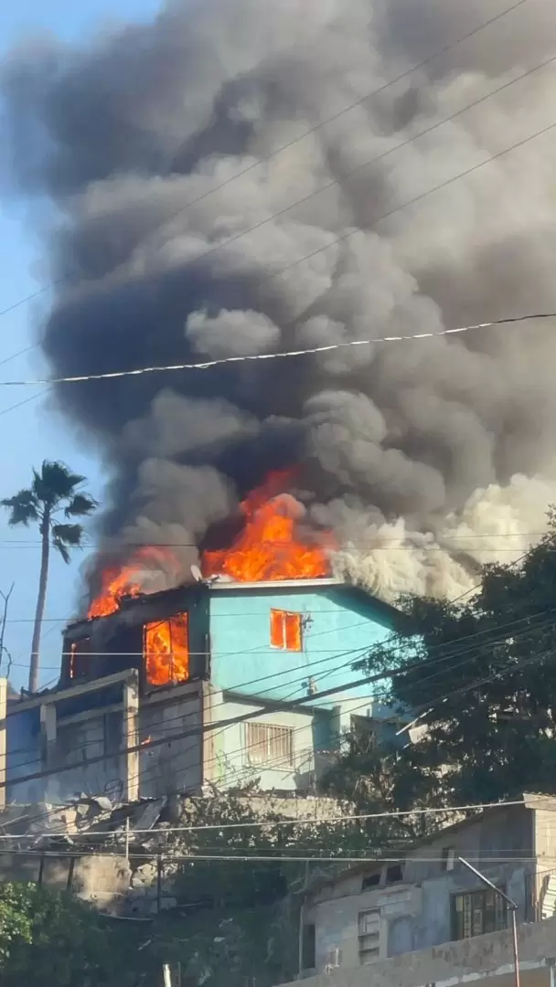 Incendio consume al menos dos viviendas en la colonia La Presa Abelardo L. Rodr�guez