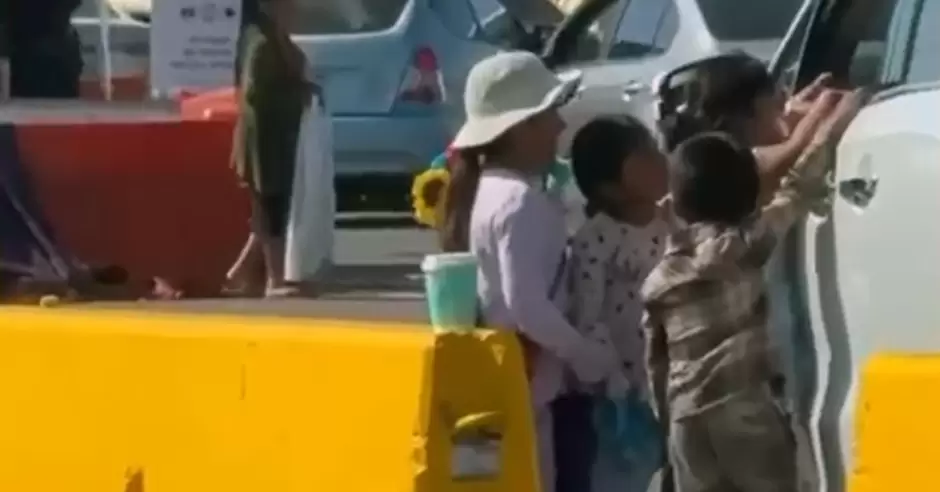 Menores trabajando