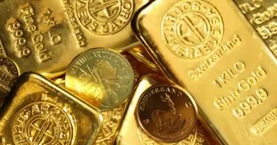 El oro sube por expectativas, flujos y volatilidad del mercado.
