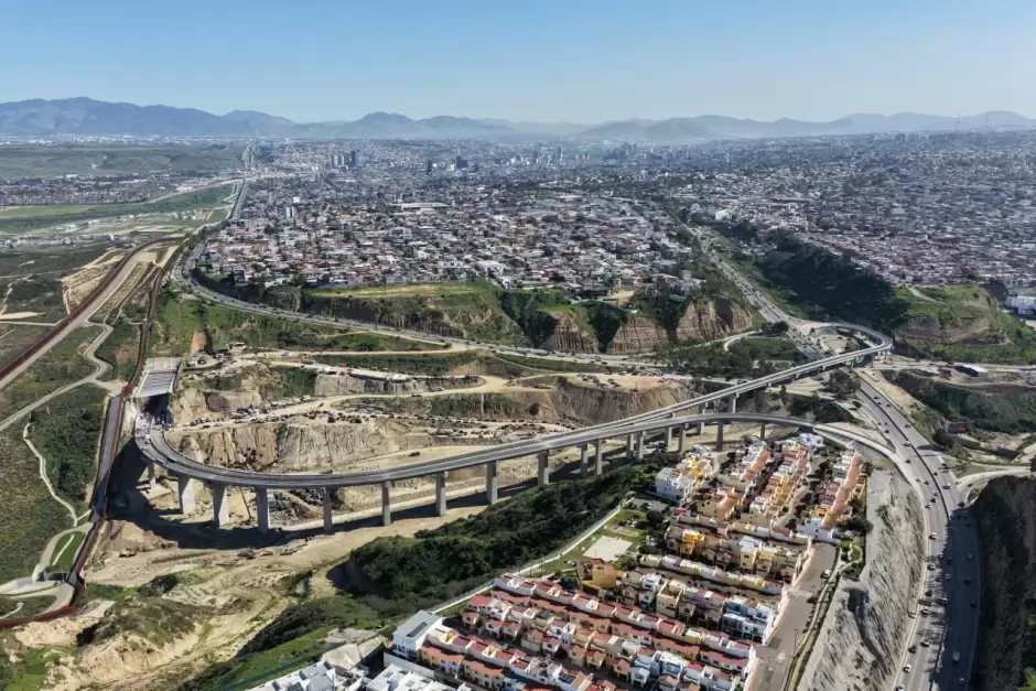 Inauguran Claudia Sheinbaum y Marina del Pilar primer tramo del Viaducto Elevado y la Universidad Rosario Castellanos