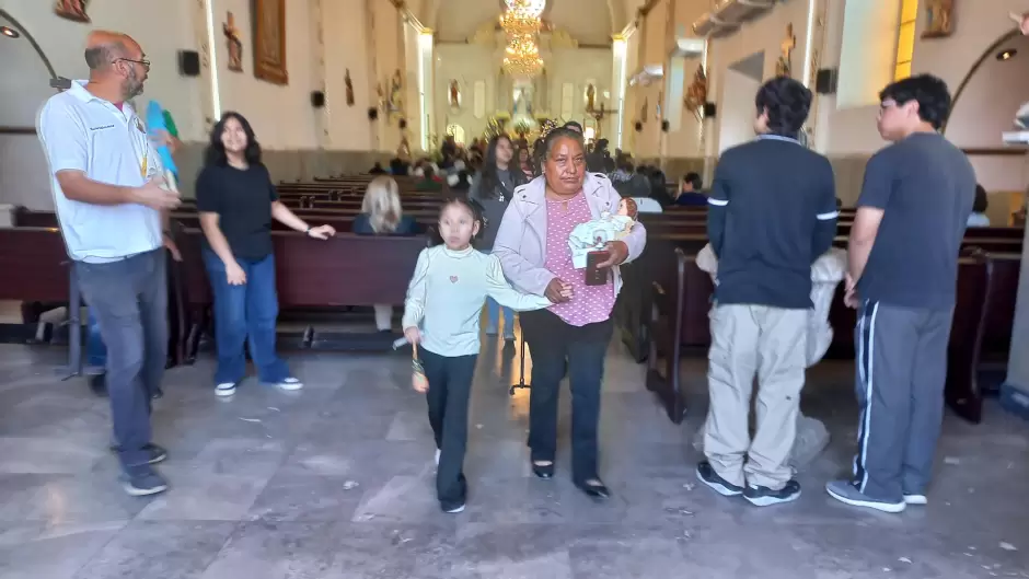 Devotos agradecen a la Virgen de la Candelaria