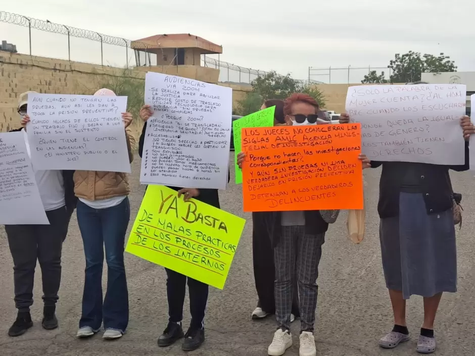 Colectivo "Todos Somos Uno" bloquean acceso a los juzgados orales penales
