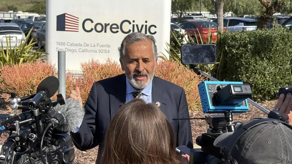 Congresista de California denuncia bloqueo a supervisi�n en Centro de Detenci�n Migratoria de Otay Mesa
