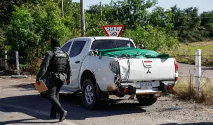 Cinco cuerpos en descomposici�n fueron localizados en la caja de una camioneta a