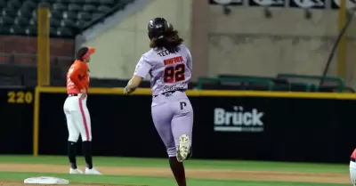 Uni�n Laguna vence a Naranjeros Femenil