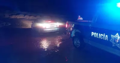 Auxilian a tripulantes de veh�culo varado en Valle Bonito