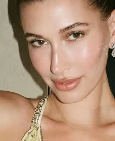 Hailey Bieber