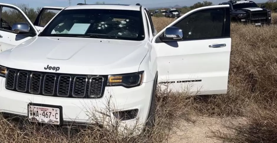 Auto donde viajaban la alcaldesa de Bacanora y su hijo