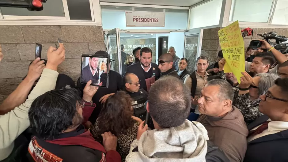 Reuni�n con polic�as jubilados y viudas