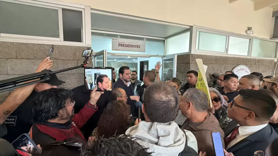 Reuni�n con polic�as jubilados y viudas