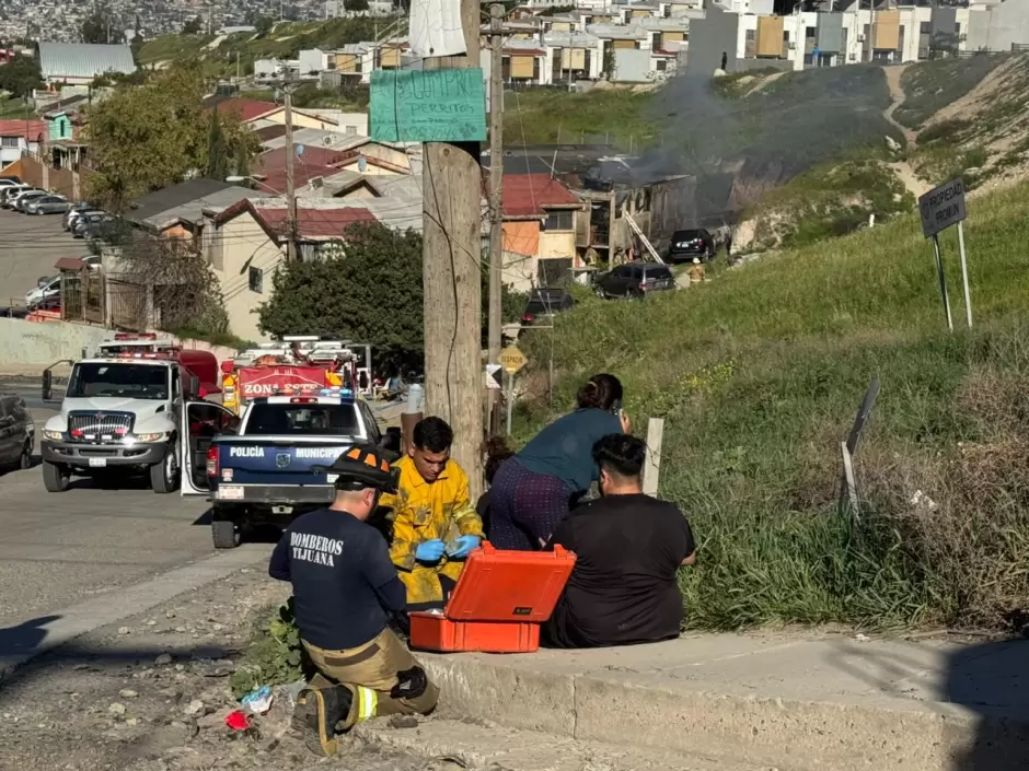Explosi�n e incendio en vivienda de Villas de Baja California deja siete lesionados