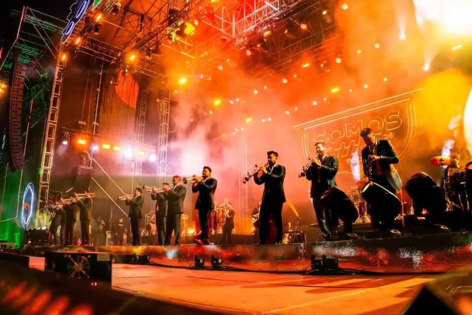 Banda MS rompe r�cord de asistencia en el Gran Carnaval de Ensenada 2026