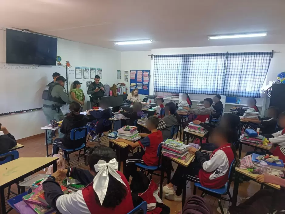 Jornada de revisi�n preventiva de pertenencias en plantel educativo