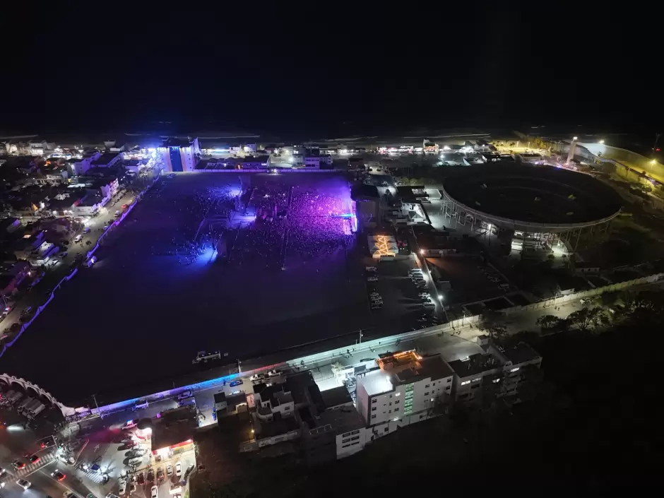Con concierto gratuito de Car�n Le�n arranc� en Tijuana el Circuito Nacional de Festivales por la Paz