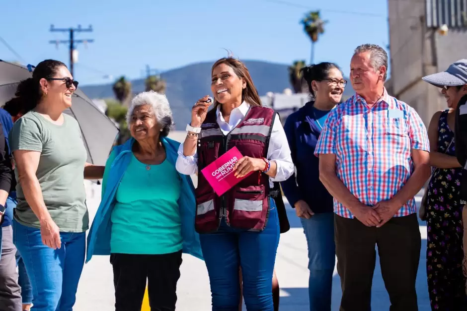 Inaugura alcaldesa Claudia Agat�n pavimentaci�n por m�s de 2.7 MDP
