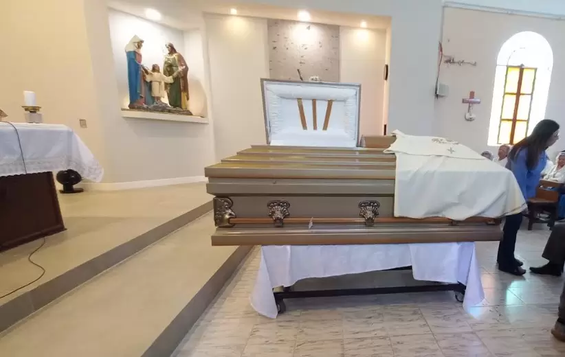 Adi�s al padre Everardo.