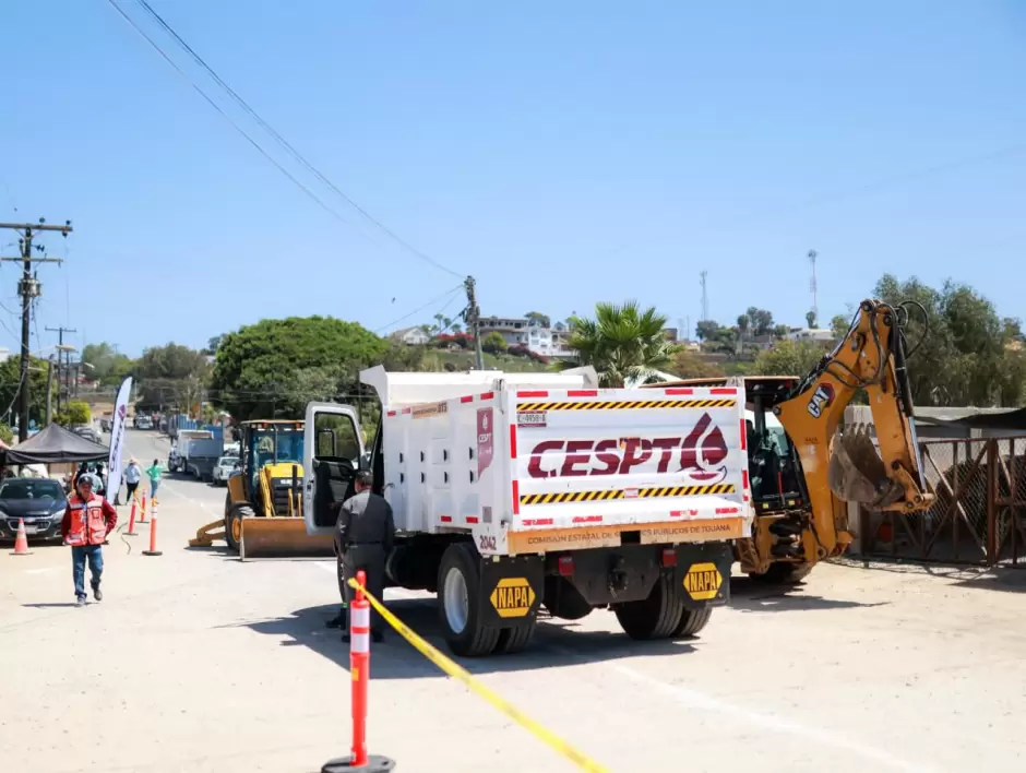 Obras de acceso al agua con introducci�n de drenaje en Primo Tapia