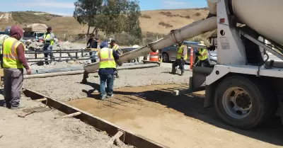 Trabajos de bacheo profundo en el corredor Tijuana-Rosarito