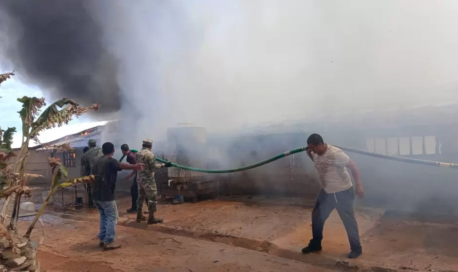 Marina apoya en sofocaci�n de incendio en centro de rehabilitaci�n en Isla Cedros