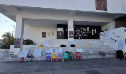 Se mantiene toma del Congreso