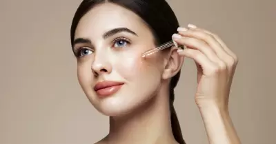Mujer serum transparente.