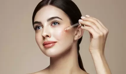 Mujer serum transparente.
