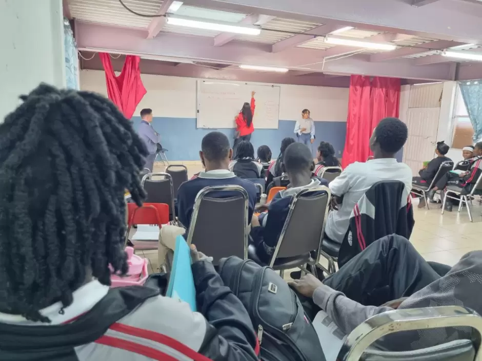 Clases de espa�ol a estudiantes extranjeros migrantes