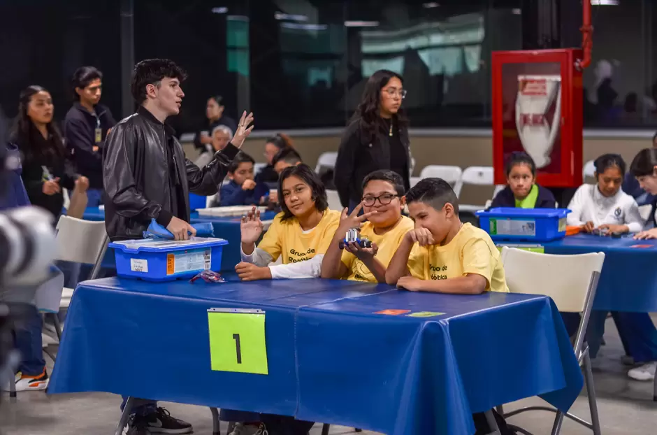 Impulsa torneo Bajabot 2026 a j�venes en la rob�tica