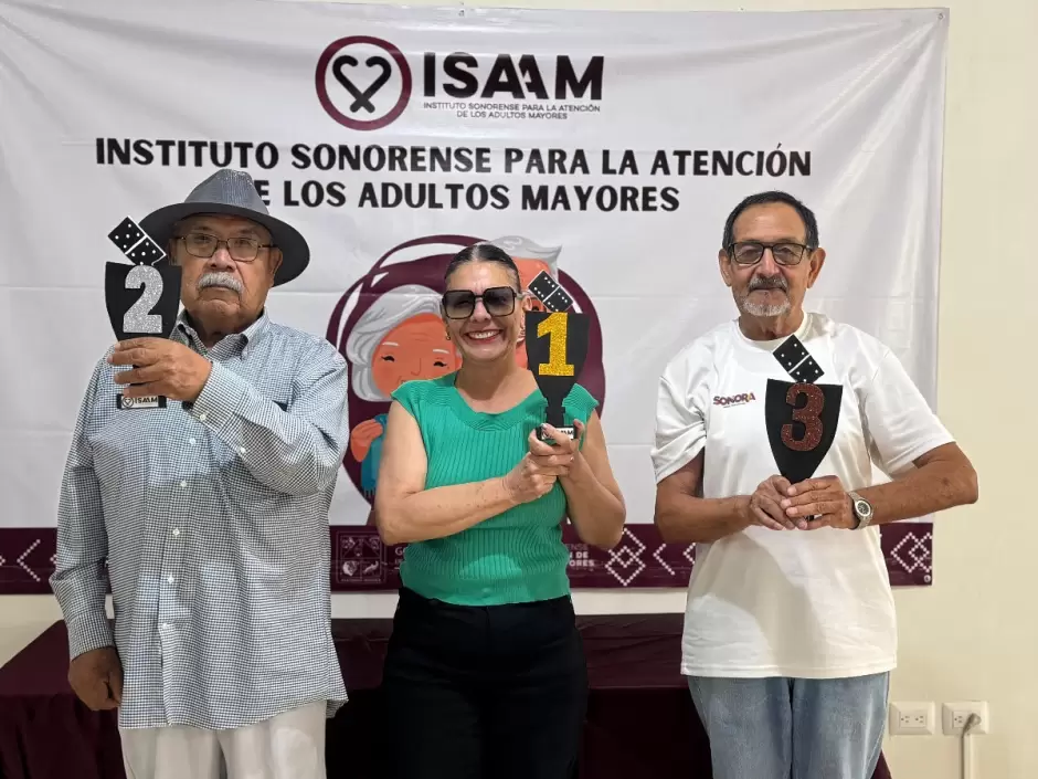 torneo de domin� para adultos mayores.