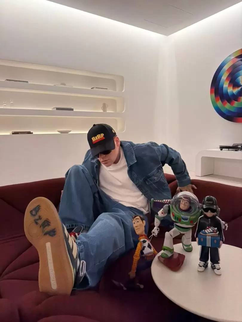 �Bizarrap llega a Toy Story 5 de Disney y Pixar!